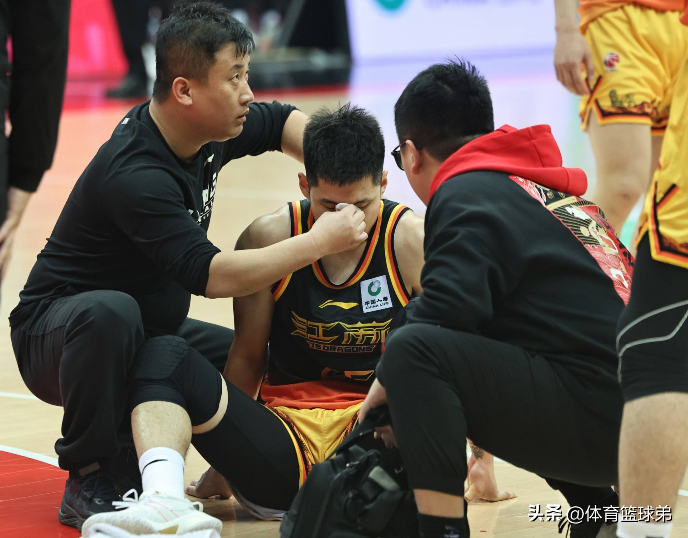 关于武汉三镇发布备战花絮，赛后强势反弹，NBA常规赛任务艰巨，身体对抗强度拉满的信息-爱游戏